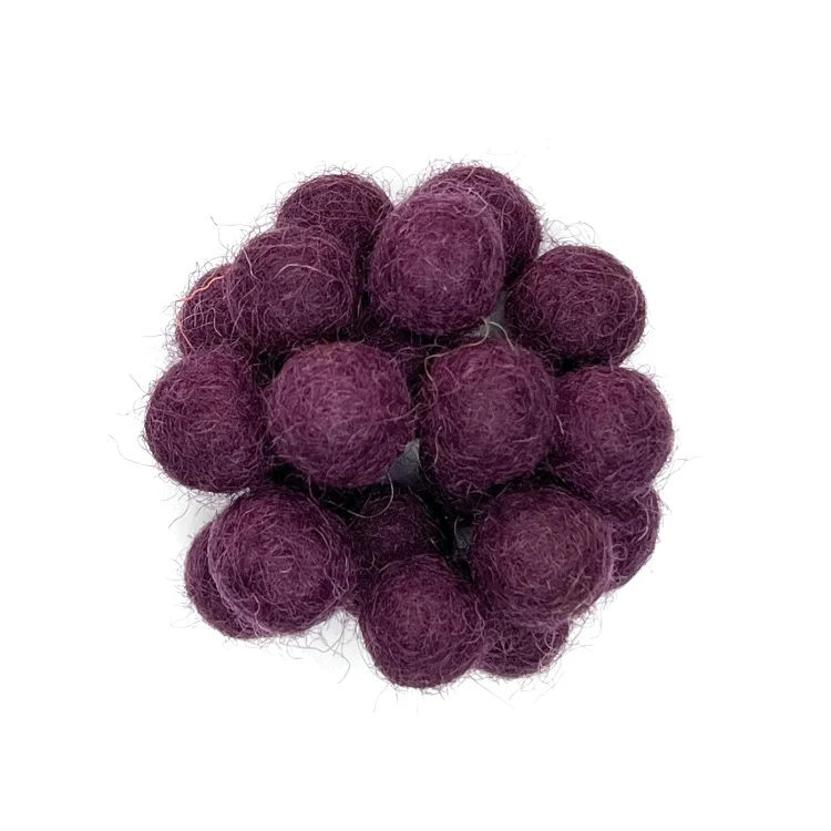 Viltballetje 1 cm aubergine - 20 stuks - gratis verzending Nederland - fairtrade